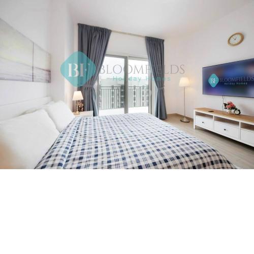 Cozy Canal View Apartment