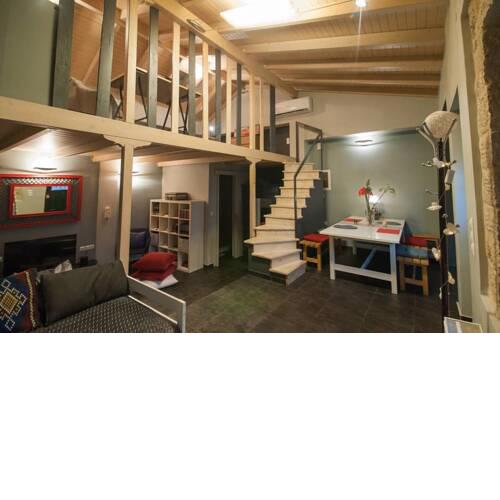 Cozy Central Courtyard Home II (By The Lake)