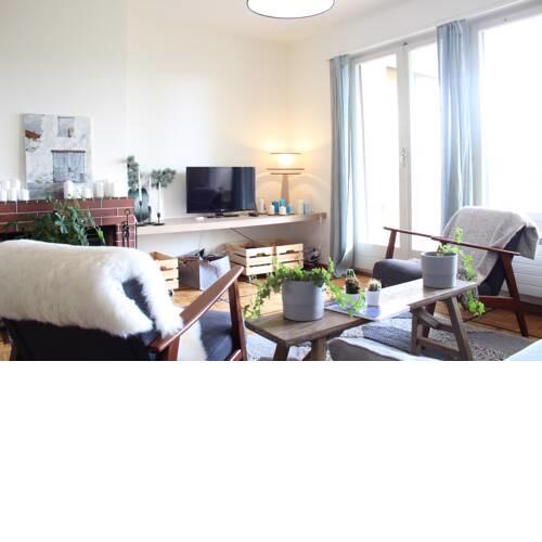 Cozy & Central | Rainbow A