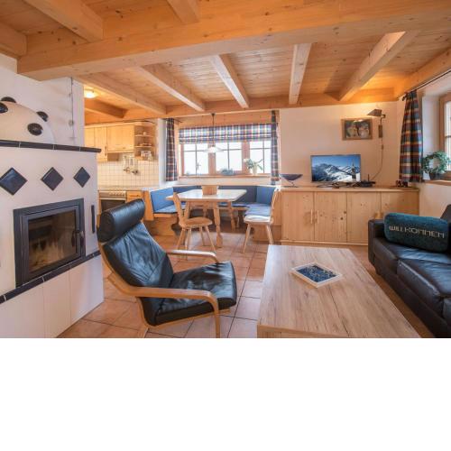 Cozy chalet with 2 bathrooms, near Königsleiten