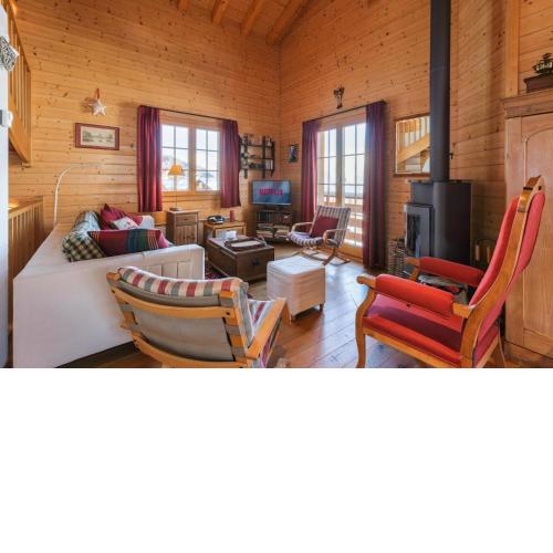 Cozy, classic Swiss chalet with stunning views