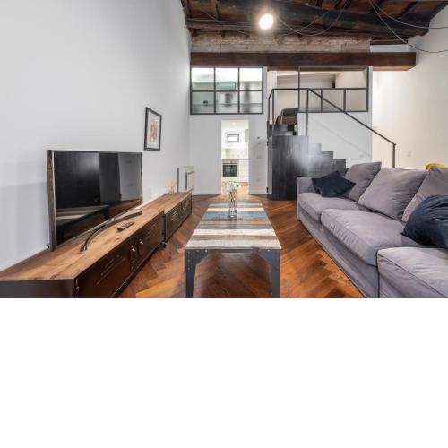 Cozy design apt in the heart of the city center