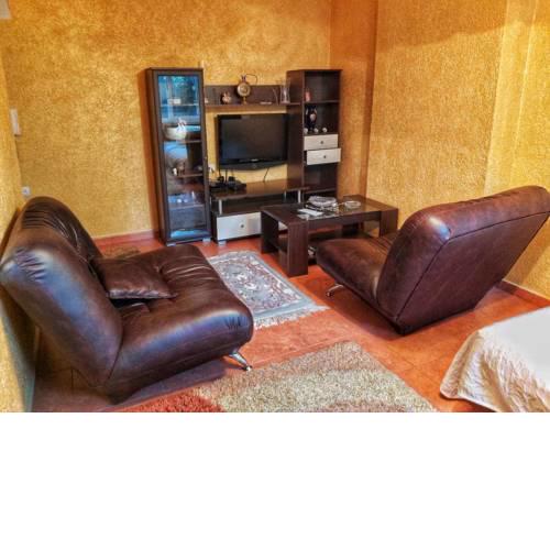 Cozy Downtown Studio