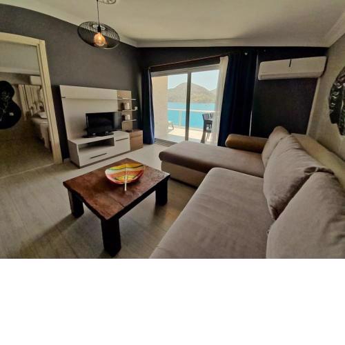 Cozy Flat with Sea View near Beach in Bozburun