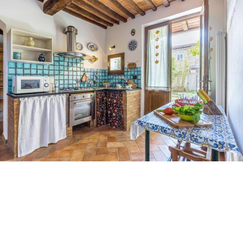 Cozy Green Country House with Garden & Parking