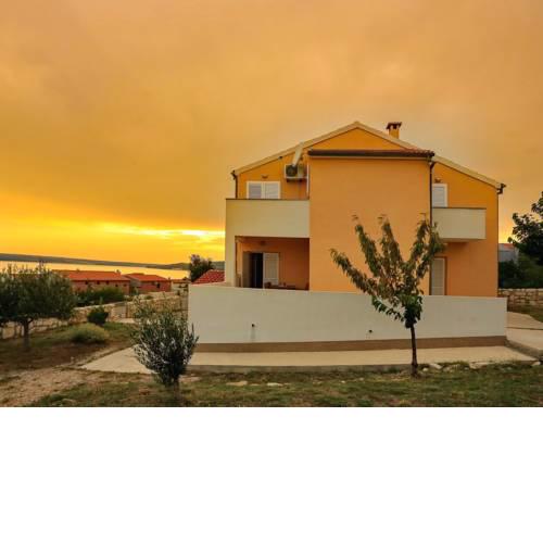 Cozy Holiday Home in Jasenice with Private Terrace