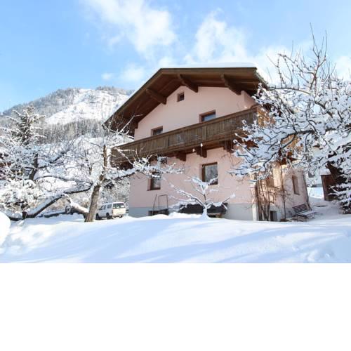 Cozy Holiday Home in Maishofen near Ski Area