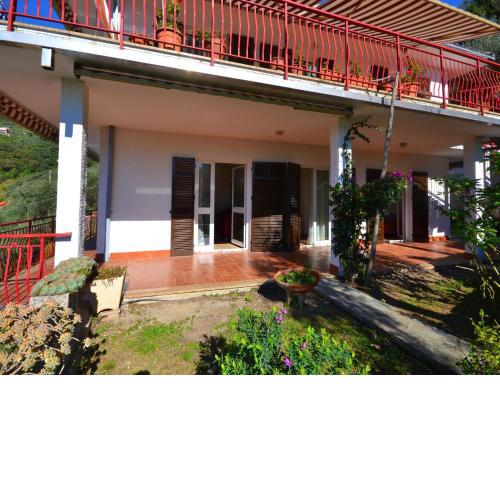 Cozy Holiday Home in Moneglia with Private Garden
