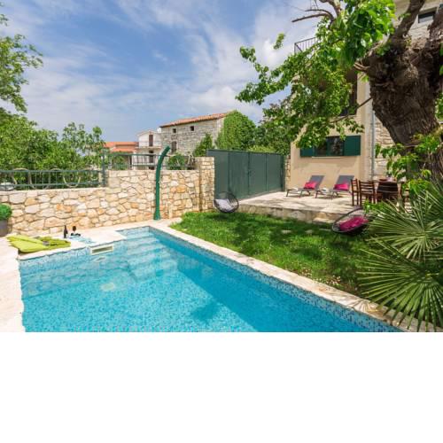 Cozy Holiday Home in Porec with Private Pool