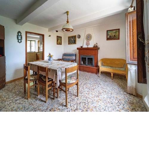 Cozy Holiday Home in Tuscany in a delightful area