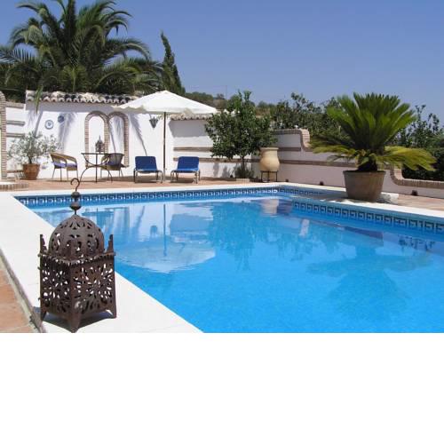 Cozy Holiday Home in Villanueva de la Concepcion with Pool