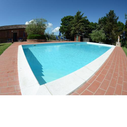 Cozy Holiday Home with Swimming Pool and A C