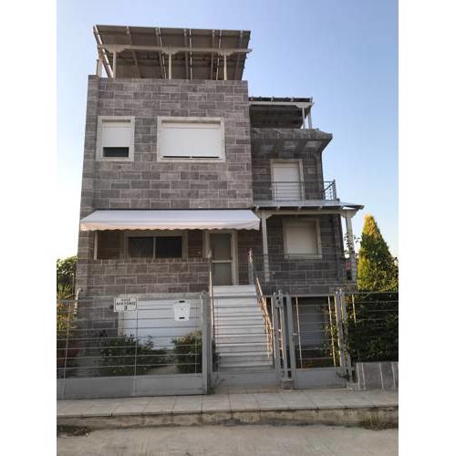 Cozy House in Artemida (15min from Airport/Port)