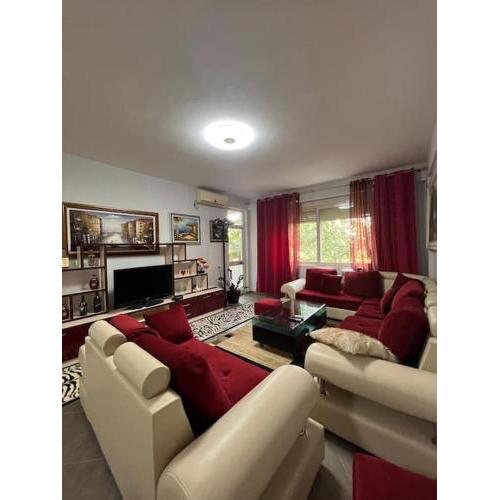 Cozy Lakefront Apartment
