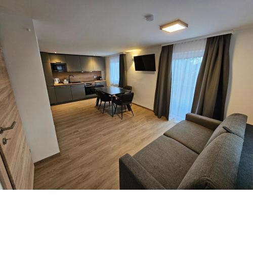 Cozy, new FEWO with 4 beds close to lifts