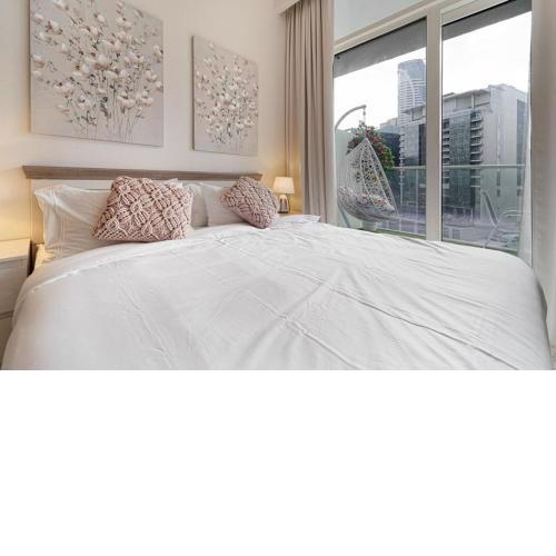 Cozy one bedroom apartment with Burj-Khalifa view