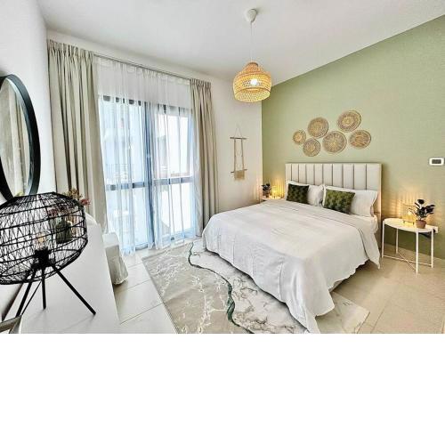 Cozy Pool View 1-Bed Apartment