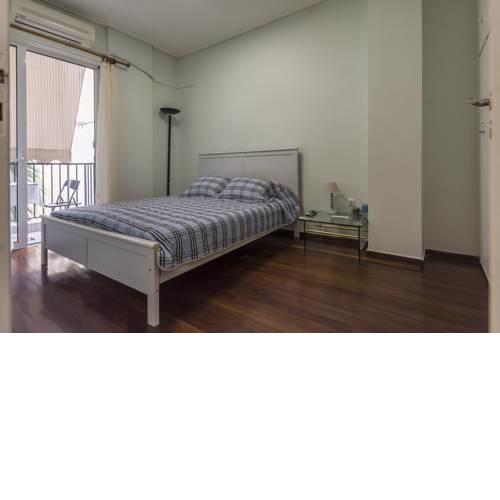 Cozy & Quiet Central Apartment
