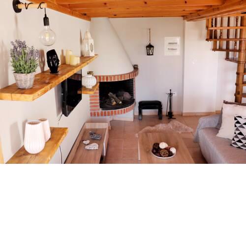 Cozy Seaside Two Level Home With Authentic Wood Deco