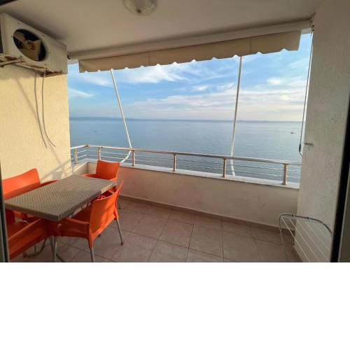 Cozy Seaview Apartment