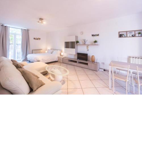 Cozy Sorrento Studio