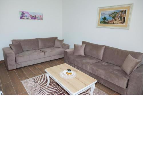 Cozy & Spacious Apartment at the Center