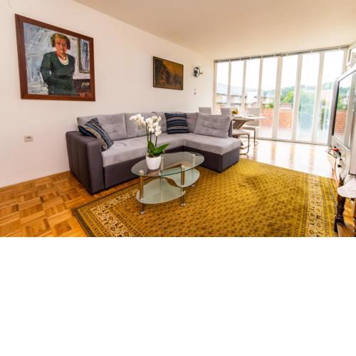 Cozy, Spacious & Sunny in Heart of City Center