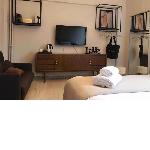 Cozy Studio near Metro Station Dafni