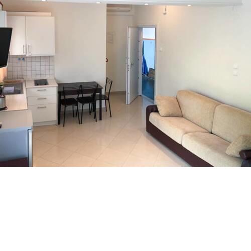 COZY STUDIO NEAR THE BEACH 1STFLOOR
