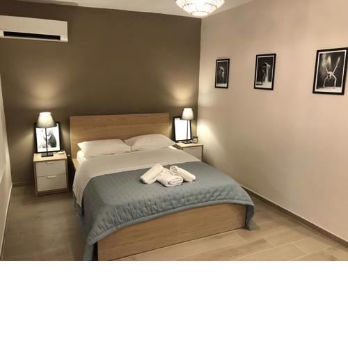 Cozy Studio w/ Queen Bed A/C