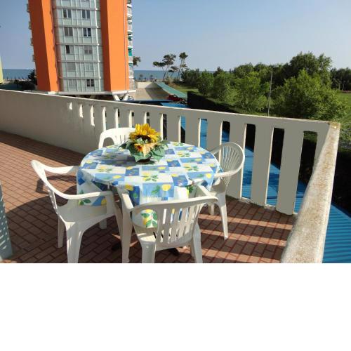 Cozy three-room apartment with large terrace A C - 7 people