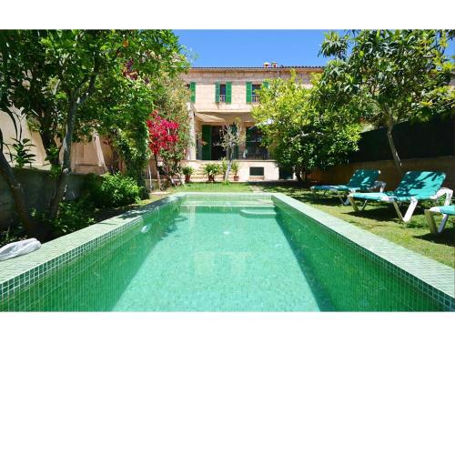 Cozy town house with private pool and private garden near the village