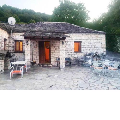 Cozy traditional house in Kato Pedina- To Petrino