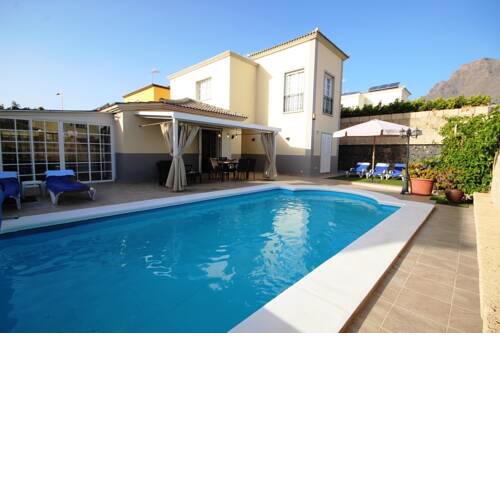 Cozy villa in Madroñal de Fañabe with large private pool
