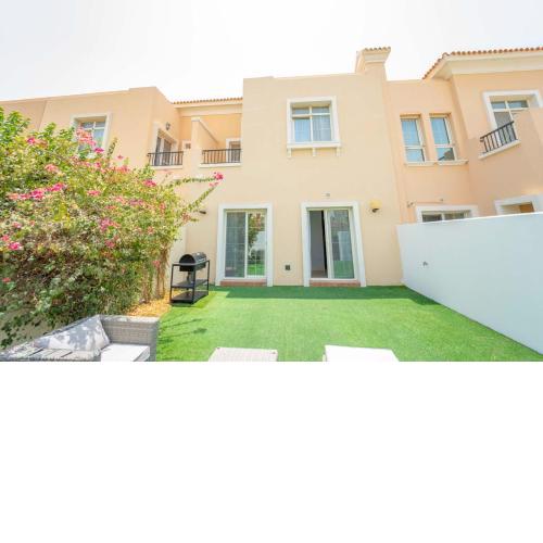 Cozy Villa with Private Garden & BBQ