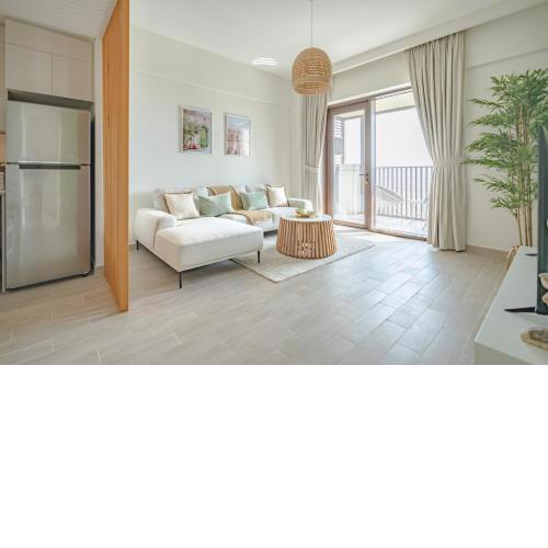 Cozy Waterfront Apartment with Panoramic Views