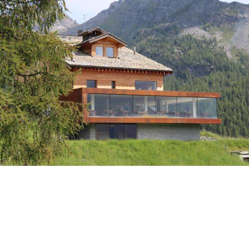 Crest Alpine Lodge & Spa