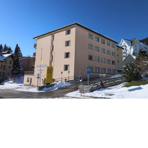 Cresta Apartments