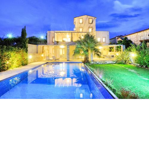 Cretan Mansion with Heated Swimming Pool