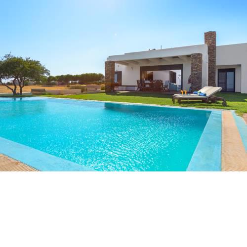 CRISTELIA SEAFRONT & POOL VILLA