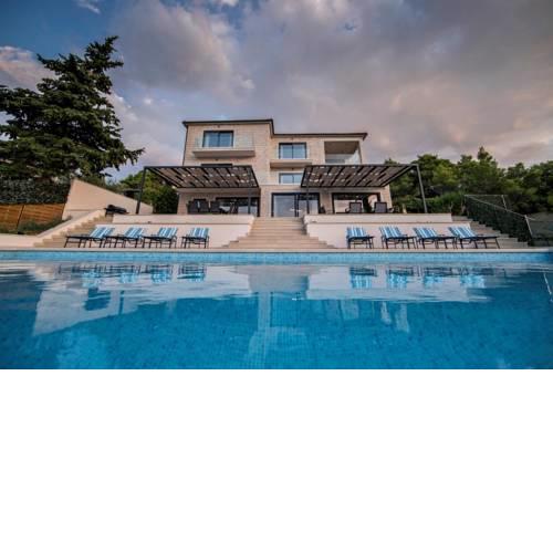 ctbc312/ Luxurious modern 5 -star villa up to 12 people with private pool and sauna