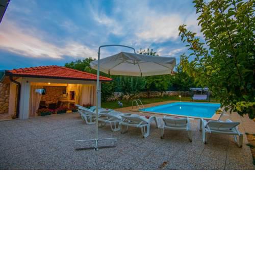 ctim238/ Holiday house with private pool