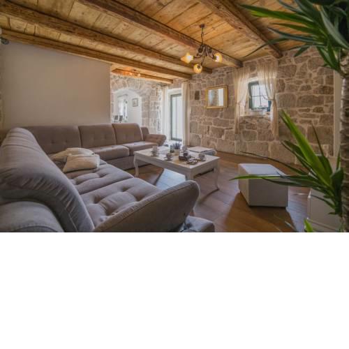 ctim272- Holiday house with swimming pool
