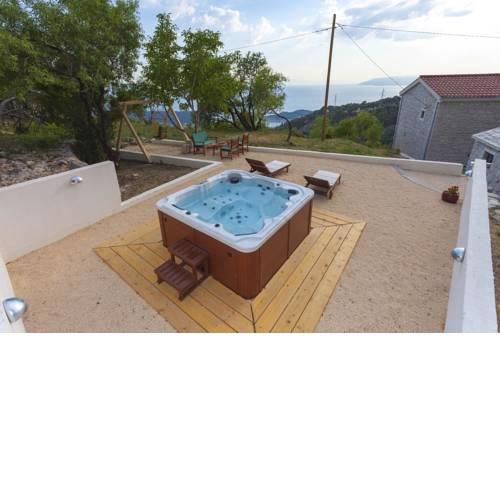 ctma 108/Charming holiday house with whirlpool in Makarska, up to 4 + 1 persons