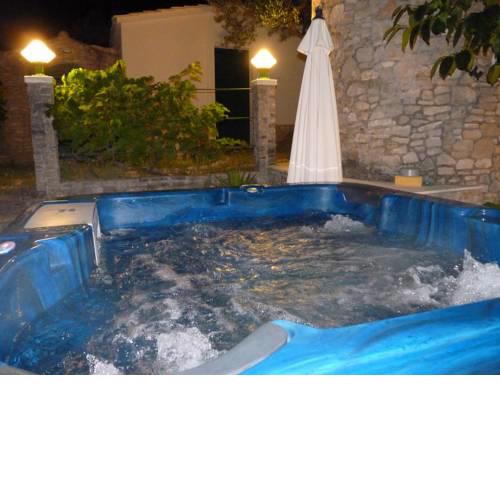 ctma220- Holiday home with whirlpool