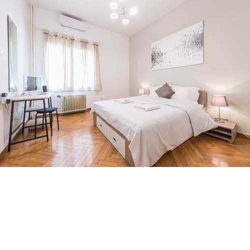 Cute and central apt for 3