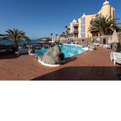 Cute apartment next to the beach Swimming pool wifi