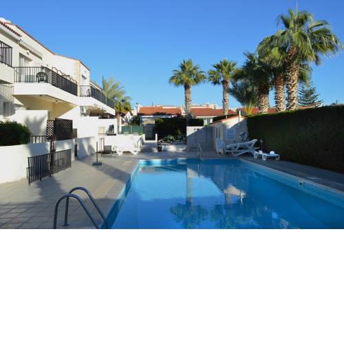 Cy King Apartment with communal pool