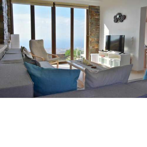 Cycladic House next to Ioulida with Charming View