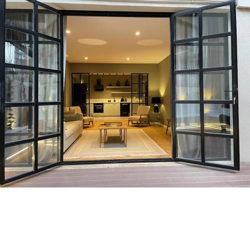 D2. Luxury 2BR next to Ritz, Channel, LV